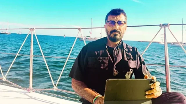 Global Sumud Filosu'na İtalya’dan katılan Yeni Şafak İnternet Yayın Yönetmeni Ersin Çelik son gelişmeleri aktarıyor.
