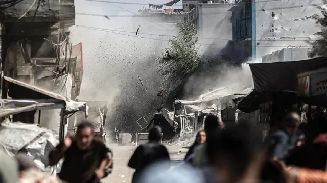 Israel kills 20 Palestinians, renews evacuation warning for Gaza City
