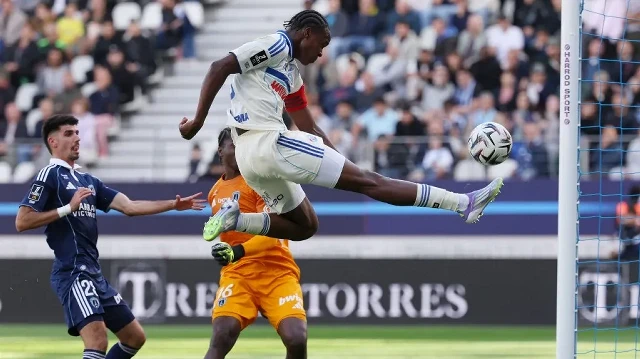 L’attaquant néerlandais de Strasbourg, Emanuel Emegha, lors du match de Ligue 1 entre le Paris FC et le RC Strasbourg au stade Jean Bouin à Paris, le 21 septembre 2025.