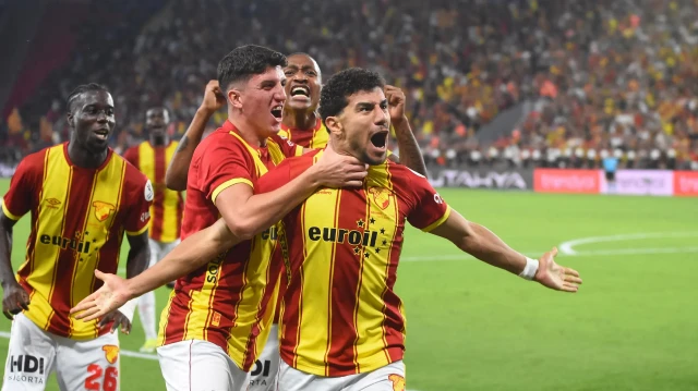 Les joueurs de Göztepe célébrant leur victoire face à Besiktas, à Izmir, le 20 septembre 2025.