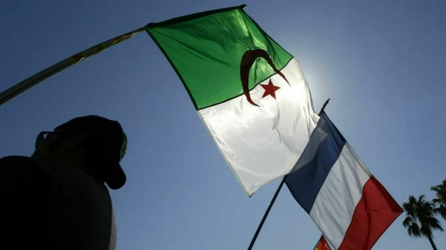 الجزائر تبدأ بتطبيق قرار إلغاء التأشيرات الدبلوماسية مع فرنسا