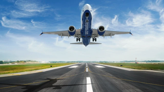 Avion de la compagnie Sunexpress décollant d'un aéroport turc, le 25 août 2025.