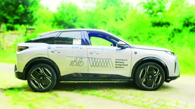 TotalEnergies iştiraki Saft ile iş birliği içinde, Fransa merkezli ortak araştırma projesi Akıllı Entegre Batarya Sistemi (IBIS) teknolojisini barındıran çığır açıcı bir prototip aracı tanıttı.