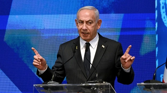 Le Premier ministre israélien Benjamin Netanyahu s'adresse aux membres d'une délégation bipartisane de législateurs américains au ministère des Affaires étrangères à Jérusalem, le 15 septembre 2025.