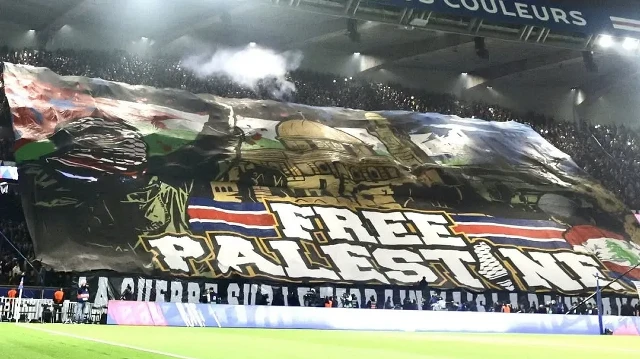 PSG taraftarının açtığı"Özgür Filistin" pankartı