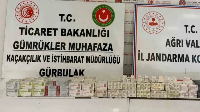 TIR’ın dorse bölümünde gizlenmiş halde 463 paket steroid ve diş dolgusunda kullanılan ilaç ele geçirildi.