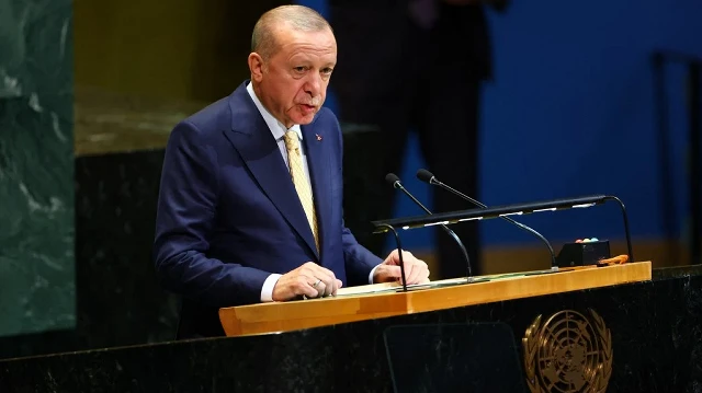 Le président turc Recep Tayyip Erdogan s'exprime lors d'un sommet des Nations unies sur les Palestiniens au siège de l'ONU pendant l'Assemblée générale des Nations unies (AGNU) à New York, le 22 septembre 2025.