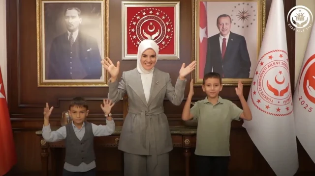 Bakan Göktaş, işaret dili kullanarak Uluslararası İşaret Dilleri Günü paylaşımı yaptı
