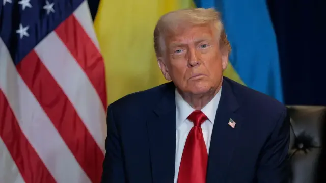 Trump, Zelenski ile basın toplantısında (Foto: AFP)