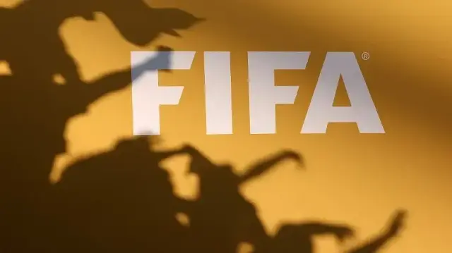 Le logo de la Fifa est visible à l’intérieur du stade après la finale de la Coupe du monde des clubs 2025 entre Chelsea FC et le Paris Saint-Germain, au MetLife Stadium, le 13 juillet 2025 à East Rutherford, New Jersey. 
