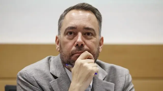 Le vice-Premier ministre et ministre des Affaires étrangères de Belgique, Maxime Prévot, assiste à une session de la commission des Relations extérieures de la Chambre, au Parlement fédéral à Bruxelles, le 3 septembre 2025.
