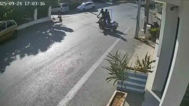 Kaza anı bölgedeki güvenlik kameralarına yansıdı.