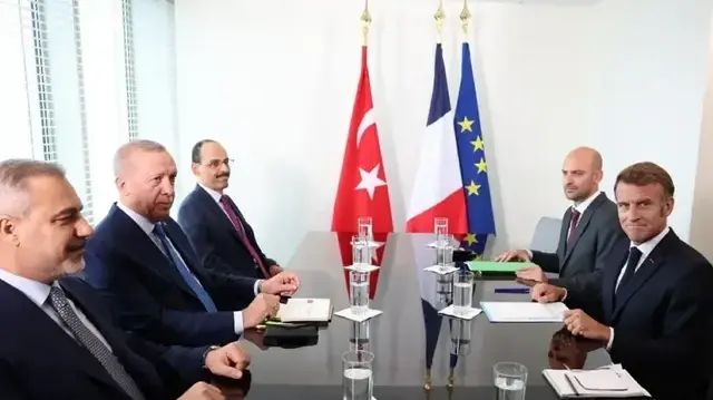 أردوغان لماكرون: الضغوط الدولية على نتنياهو لحل الدولتين قد تُثمر
