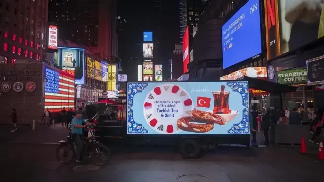 Taste of Anatolia: Turkish simit and tea served at New York’s Times Square