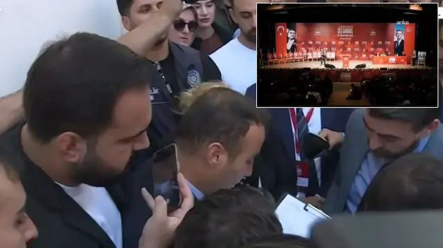 Heyet CHP İl Kongresi'nin yapılacağı salonda.