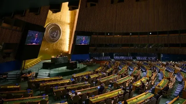 Le Premier ministre japonais Shigeru Ishiba s'exprime lors de la 80e session de l'Assemblée générale des Nations unies (AGNU) le 23 septembre 2025 à New York. Le thème de cette année pour la réunion mondiale annuelle est : "Mieux ensemble : 80 ans et plus pour la paix, le développement et les droits de l'homme".