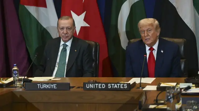 Une réunion sur la situation à Gaza a été organisée en marge de l’Assemblée générale des Nations unies , à laquelle ont participé le président Recep Tayyip Erdoğan et le président américain Donald Trump, le 23 septembre 2025.