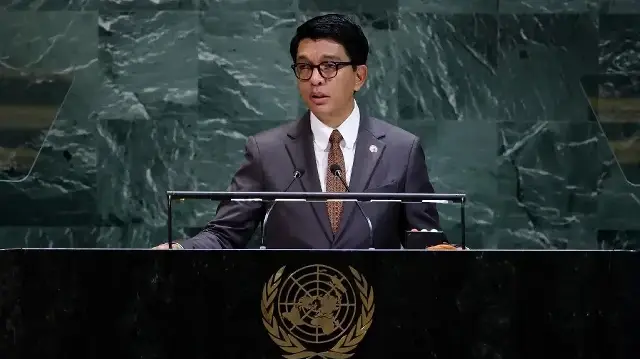 Le président malgache Andry Nirina Rajoelina prend la parole lors du débat général de l'Assemblée générale des Nations unies au siège de l'ONU à New York, le 24 septembre 2025.