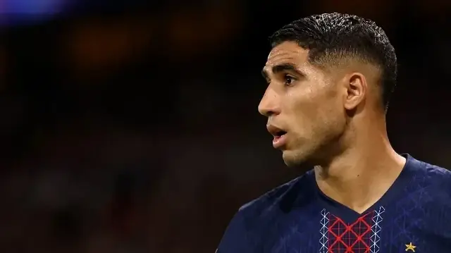 Le défenseur marocain du Paris Saint-Germain, Achraf Hakim, au stade Parc des Princes à Paris, le 17 septembre 2025.
