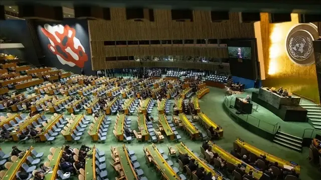 نتنياهو يخاطب قاعة فارغة واحتجاجات تندد باعتلائه منبر الأمم المتحدة