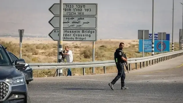 فلسطينيون: إغلاق إسرائيل معبر الكرامة يجعل الضفة سجنا كبيرا