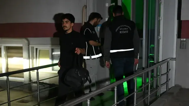 Düzensiz göçmenler işlemlerinin ardından İl Göç İdaresi Müdürlüğüne gönderildi.
