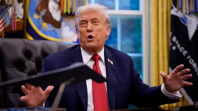 Le président américain Donald Trump s’exprime dans le Bureau ovale de la Maison-Blanche, à Washington, le 25 septembre 2025.