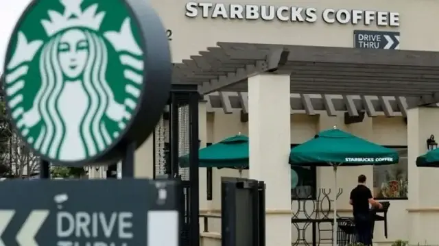 ستاربكس تعلن عزمها إغلاق فروع وتسريح موظفين