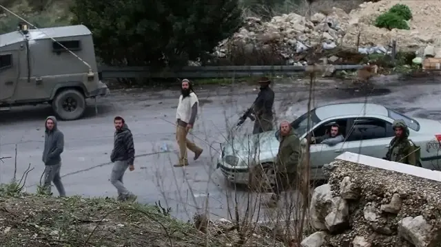 مستوطنون إسرائيليون يهاجمون منازل فلسطينية جنوبي الضفة