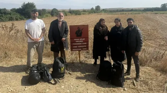 Kaçak göçmenler, işlemlerinin ardından Edirne İl Göç İdaresi Müdürlüğü’ne gönderildi. 