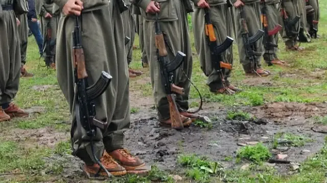 Teröristlerin terk ettiği mağara içerisinde malzemeler ele geçirildi