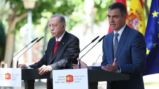 Le président turc Recep Tayyip Erdogan (à gauche) et le Premier ministre espagnol Pedro Sanchez tiennent une conférence de presse conjointe au palais de La Moncloa à Madrid, le 13 juin 2024. 