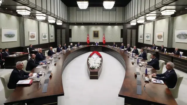 Cumhurbaşkanı Recep Tayyip Erdoğan, yarın Beştepe'de kabine toplantısına başkanlık edecek.