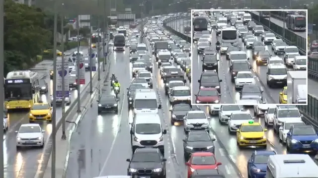 İstanbul'da trafik yoğunluğu yüzde 85'i gördü. 