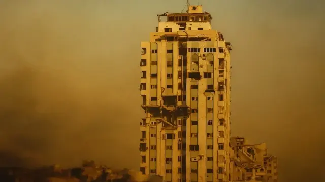 La tour Mecca Tower de Gaza, quelques secondes avant son bomabardement le 28 septembre 2025.