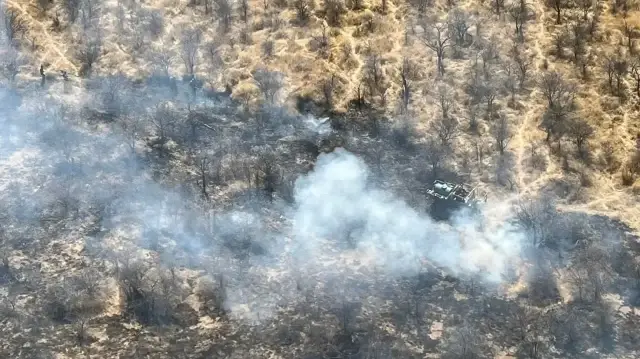 De nouveaux incendies ont été signalés à Halali, Eindpaal et dans le corridor Okondeka-Mbari-Ekuma, dans la région centrale du parc national d'Etosha, en Namibie, le 28 septembre 2025.