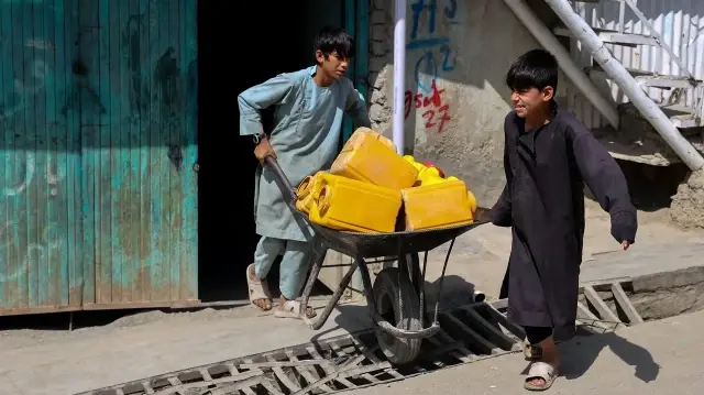 کابل کے رہائشی نوراللہ اور ثناءاللہ (فوٹو: رائٹرز)