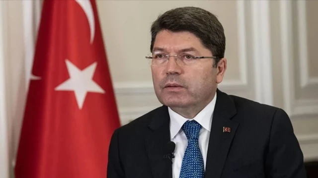 "Özgür Özel’in ifadeleri çok talihsiz. Bizim yargı kararlarına müdahale etmemizi ister bir tavrı var."