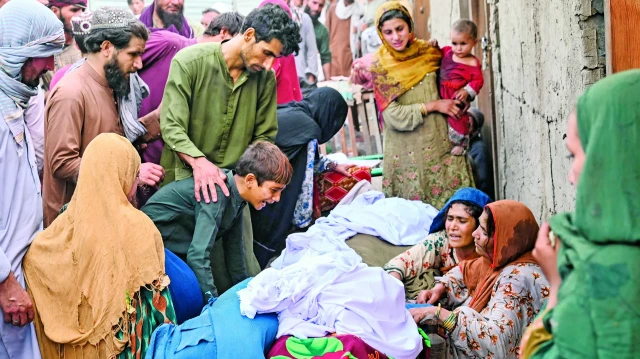 Afganistan yönetiminin uluslararası yardım çağrısı üzerine Hindistan, İsviçre, Çin ve İngiltere’nin aralarında bulunduğu bazı ülkeler bölgeye yardım göndereceklerini duyurdu.