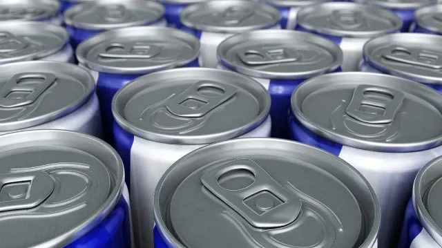 Le gouvernement britannique veut interdire la vente de Red Bull, Monster et autres boissons énergisantes aux mineurs pour protéger leur santé et lutter contre l’obésité.