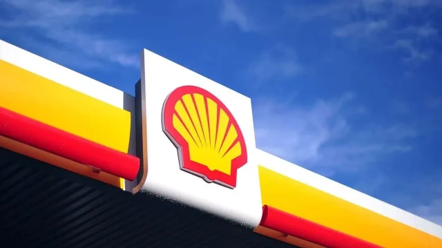 Le groupe britannique met fin à la construction de l’une des plus grandes usines européennes de biocarburants, jugée non compétitive face aux coûts et aux dynamiques du marché.