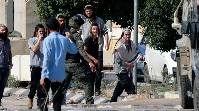 الضفة.. مستوطنون إسرائيليون يستولون على منزل فلسطيني بالخليل