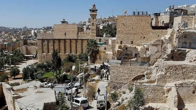 الضفة.. الاحتلال الإسرائيلي يهدم مئذنة مسجد جنوب الخليل
