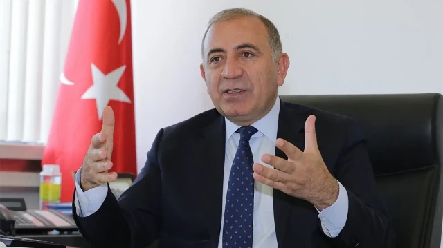 Mahkeme kararıyla CHP İstanbul İl Başkanı olarak görevlendirilen Gürsel Tekin.