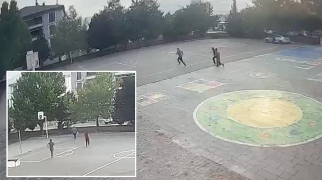 Çocukların üzerine giden aracı okul müdürü son anda durdurdu