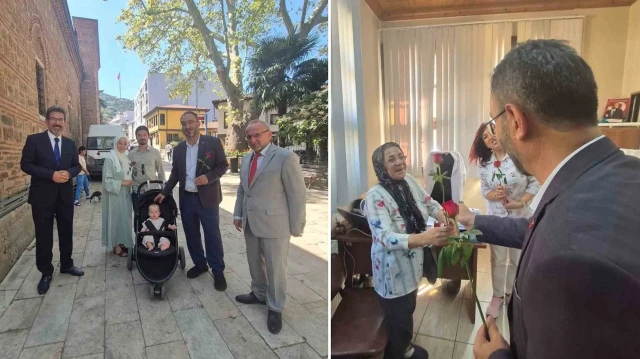 Bursa İl Müftülüğü, Peygamber Efendimiz'in doğum yıl dönümünde vatandaşlara gül dağıttı
