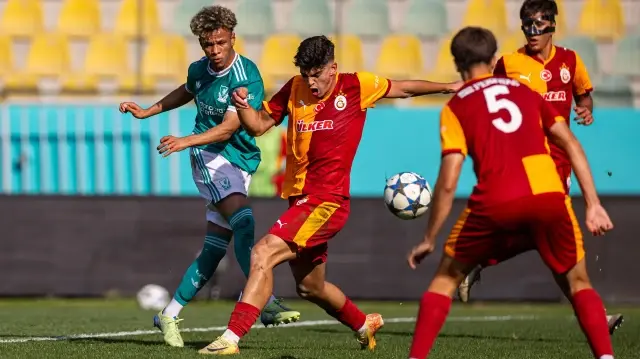 Galatasaray U19 - Liverpool U19 maçından kare.