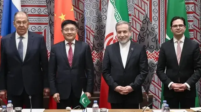  le ministre russe des Affaires étrangères Sergueï Lavrov, le ministre iranien des Affaires étrangères Seyed Abbas Araghchi, l'envoyé chinois en Afghanistan Yue Xiaoyong et le diplomate pakistanais de haut rang Umer Siddique ont participé à la réunion sur l'Afghanistan, le 30 septembre 2025.