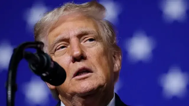 Le président américain Donald Trump s’adresse aux hauts responsables militaires à la base du Corps des Marines de Quantico, le 30 septembre 2025, à Quantico, en Virginie.