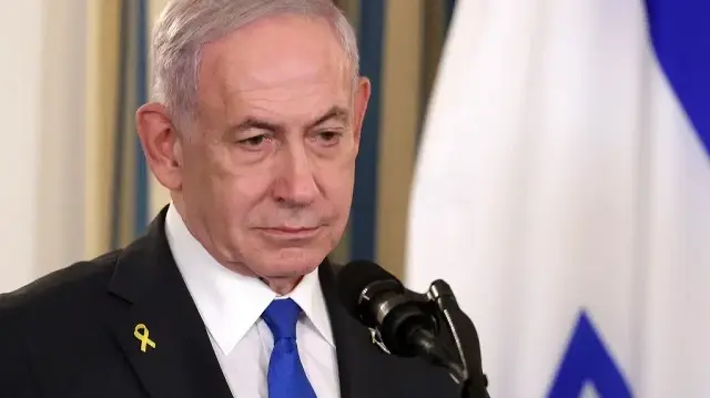 Le Premier ministre israélien Benyamin Netanyahu prend la parole lors d’une conférence de presse conjointe avec le président américain Donald Trump dans la salle à manger d’État de la Maison Blanche, le 29 septembre 2025, à Washington, DC.